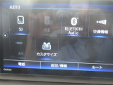 【純正ナビ】人気の純正ナビを装備しております。ナビの使いやすさはもちろん、オーディオ機能も充実!キャンプや旅行はもちろん、通勤や買い物など普段のドライブも快適に過ごせます