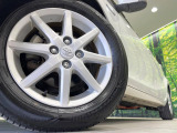 【純正15インチアルミホイール】外観にマッチした純正アルミホイールを装着しております。各種社外アルミホイールや、スタッドレスタイヤも取扱いしております。是非ご相談ください♪