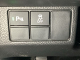 ハンドルの左下にHondaセンシング用の、VSA(ABS+TCS+横滑り抑制)解除スイッチなどがついています。