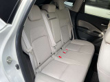 後部座席も当然、綺麗・清潔に仕上げております。内装の綺麗なお車は気持ちが良いですし、コンディションのいい車が多いです。前のユーザーが丁寧に使っていた証拠です。