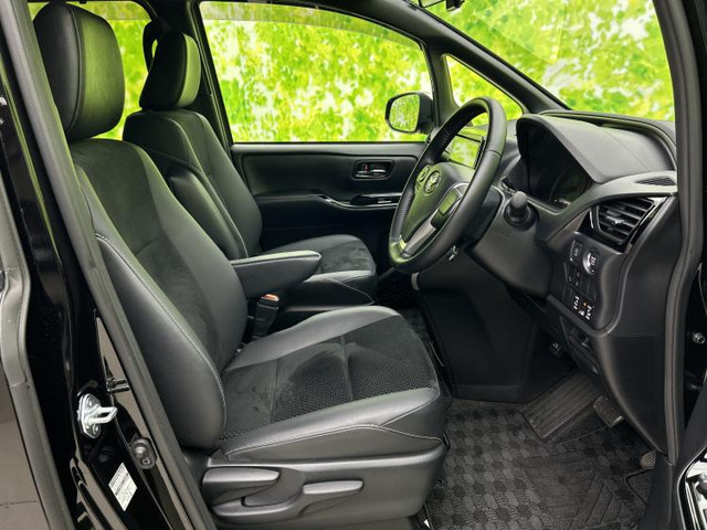 トヨタ ヴォクシー 2.0 ZS 煌III の中古車詳細 (27,910km, ブラック