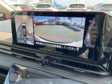 【アラウンドビューモニター】周囲を見渡せる映像で、スムースな駐車をサポートします