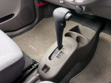 操作が簡単なシフトレバーですのでストレスなく運転が出来ますよ!