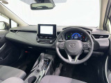 運転席まわりです。 各操作スイッチは使いやすい位置に配置されてます。