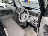 高いホールド性で運転姿勢が安定します。長距離ドライブでも疲れにくいのが魅力です。快適なドライビングライフをお送りください♪