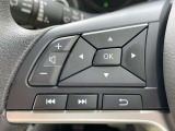 ハンドルから手を離さずにオーディオの操作ができるステアリングスイッチ付