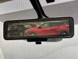 【インテリジェントルームミラー】はリアカメラが車両後方を映し出すので、いつでもクリアな後方視界を確保!夜間や悪天候の運転でも安心です♪