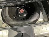 【テンパータイヤ】こちらのお車にはテンパータイヤがついております♪