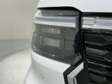 LEDヘッドライトは、点灯の瞬間から最大光量を発揮し、突然暗くなるトンネルなどでの安定感を高めます。