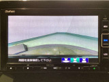 【バックカメラ】運転が苦手な方も車庫入れラクラクです!ギアをリバースに入れれば自動的に切り換わりますので、面倒な操作は不要です♪狭い駐車場もお車を傷つけず安心ですね!