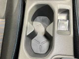 運転席・助手席のドリンクホルダーです