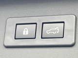 【パワーバックドア】スマートキーや運転席のボタンを押すだけでリアゲートが自動で開閉します!荷物を持っている時や、高い位置にあるバックドアを閉める際に便利な機能です♪