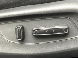 【パワーシート】スイッチ一つで簡単にシートの微調整が可能!電動だから力もいりません!快適なシートポジションにセットして、快適なドライブをお楽しみください。