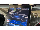 【コマンドシステム】センターのコントローラーとスイッチ類及び音声認識機能により、ナビゲーションやオーディオ&ビジュアル、車両設定等を安全に操作できます。また高精度ディスプレイを採用しています。