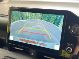 【バックカメラ】駐車時に後方がリアルタイム映像で確認できます。大型商業施設や立体駐車場での駐車時や、夜間のバック時に大活躍!運転スキルに関わらず、今や必須となった装備のひとつです!