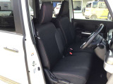 広々とした運転席で快適に運転できますね☆