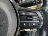 【アダプティブ・クルーズ・コントロール】予め設定した車速内でクルマが自動的に加減速。 前走車との適切な車間距離を維持しながら追従走行し、高速道路でのドライバーの疲労を軽減してくれる嬉しい機能付♪