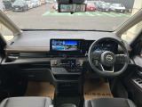 ◆内装色/ブラック◆全方位で視界が広く運転ラクラク♪セレナは、室内の長さと幅がミニバンクラスでNo.1!1列目から3列目まで、どの席に座ってもゆったりくつろげます!