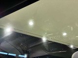 車両は屋内展示しておりますので天候に関係なくごゆっくりコンディションご確認頂けます。車両を倉庫へ保管している場合が御座いますのでご来店前に在庫確認頂けると幸いです。TEL072-784-8800