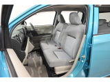 中古車をキレイで気持ちよくお乗りいただけるよう、エンジンルームからシートを外した洗浄まで、目に見えない部分も徹底的に洗浄しています!