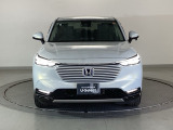 最新のLEDヘッドライトで、より明るく遠くまで照らします!フロントバンパーにはLEDフォグライトが装着されています。