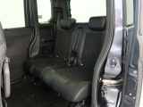 ゆとりある広々とした車内空間は、ドライブを始め買い物やレジャーなど、幅広く活躍します。一人でもみんなとでもお出かけを楽しみましょう!