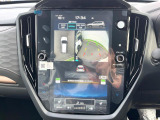 【マルチテレインモニター】車のフロントやサイドのカメラ画像を同時にモニター表示することで、悪路や狭い道を走行時でも周囲の状況確認ができ安心!本格SUVにうれしい装備です♪