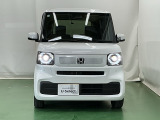 LEDヘッドライトを装備しています。LEDヘッドライトはとても明るく、雨の日や夜間走行も安全・安心です。オートライトコントロール付きで周囲の明るさに応じて自動で点灯・消灯します