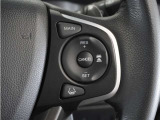 【アダプティブクルーズコントロール】予め設定した車速内でクルマが自動的に加減速。前走車との適切な車間距離を維持しながら追従走行します。【LKAS】車線維持支援システムでステアリング操作を支援。