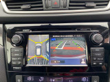 上からまる見え!アラウンドビューモニターの画像です。純正ナビに映してあります。お車を真上から見たような映像をミラーやナビ画面に映し出す事によって、車両の周囲を確認し、駐車時や発進時の運転をサポート。