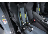 6点式シートベルトをオプション装着している車両は多くありません。高価で実用性を兼ね備えたオプションが随所に施されております。