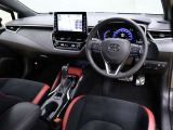 スポーティーな運転席周りですね。操作しやすい運転席回りでスポーティーな走りを楽しめちゃいます。運転がますます楽しくなりますね!
