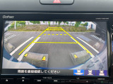 バックでの駐車が苦手な方や運転にあまり自信のない方でも後方の視界をしっかりサポート。安心して車庫入れが出来るバックカメラを装備しています!