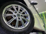 【15インチアルミホイール】外観にマッチしたアルミホイールを装着しております。各種アルミホイールや、スタッドレスタイヤも取扱いしております。是非ご相談ください♪