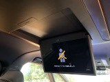 【フリップダウンモニター】大画面モニターで後席でもエンタメをお楽しみいただけます。小さなお子様にも大人気の装備です♪