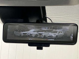 【インテリジェント ルームミラー】車両後方のカメラ映像をミラー面に映し出すので、車内の状況や、天候などに影響されずいつでもクリアな後方視界が得られます!
