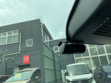最近では付いてる車も多くなってきました。中古車ではまだまだ付いていればラッキーなドライブレコーダーです♪
