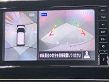 【アラウンドビューモニター】車を上から見下ろしているかのような映像で周囲の状況がひと目で確認、狭い駐車場に駐車するときも安心です♪