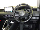 運転の際、常に目にする部分だけにシックで飽きのこないデザインが良いですね。