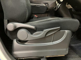運転席のシートリフター装備しています★細かくドライビングポジションを設定できるので運転し易く、疲れにくいですね♪