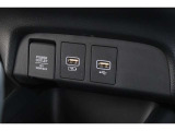 スマートフォンなどの音楽再生が可能なUSB接続ジャック装備車両です♪♪♪