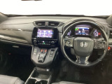 車内は光触媒抗菌消臭施工済です。スタイリッシュなデザインでスポーティなインパネ周りを演出します。グローブボックスやカップホルダーのほかにトレーなどたくさんの収納スペースが付いています。