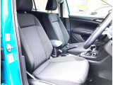 マイクロフリース素材を使用したスポーツコンフォートシート。欧州車らしく硬めのシートが体を程よくつつみこみ、長距離でも快適に運転できます。