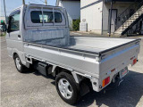 タイヤの相談も承ります。スタッドレス&hArr;ノーマルの履き替えはもちろん。溝が減ってきた、雨の日に不安を感じるお客様も一度ご相談ください。しっかりとご説明させていただきます。