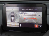【360&deg;ビュー・モニター】専用カメラにより上から見下ろしたような視点で360度クルマの周囲を確認することができます。駐車が苦手な方でも縦列駐車や幅寄せ時に活躍してくれます。