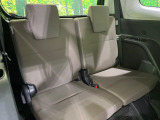 3列目シートはもちろん状態良好☆大人でもゆったりと座って頂けますので、大人数でのお出かけもラクラクです♪ご家族で、気の知れた仲間で、ドライブに行くのが楽しみですね♪