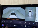 【パノラミックビューモニター】車を真上から見た状態をナビに映し出し、駐車時などをサポート☆クルマの斜め後ろなど、目が届きにくい箇所も確認できるため、いち早く障害物に気が付くことができます!