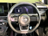インテリアに合わせたデザインのステアリングは、運転される方のことも考え、運転しやすい形状、大きさです。是非一度、実際に触ってお確かめください。