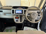 見易い計器類と運転し易いドライビングポジションは、視角も少なく前方&左右の見切りが良く運転し易いクルマです