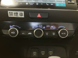 フルオートエアコンが装備されております。手間なく室温を調整できますので便利です!